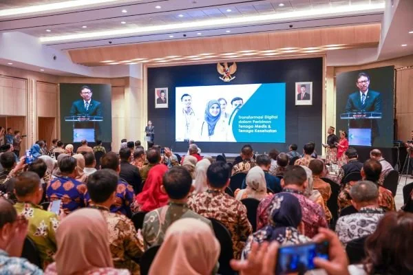 Menteri Kesehatan Budi Gunadi Sadikin dalam pada kegiatan Penandatanganan SKB tentang Penyelenggaraan Perizinan Tenaga Medis dan Tenaga Kesehatan di Kabupaten/Kota melalui MPP Digital Nasional (Dok : Ist).