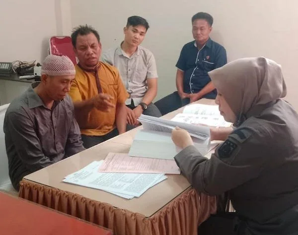 Tersangka Kasus Pemerkosaan Anak Disabilitas Berinisial MS saat dibawa ke Kejari Jeneponto oleh Penyidik Unit PPA Polres Jeneponto. (Foto/ist).