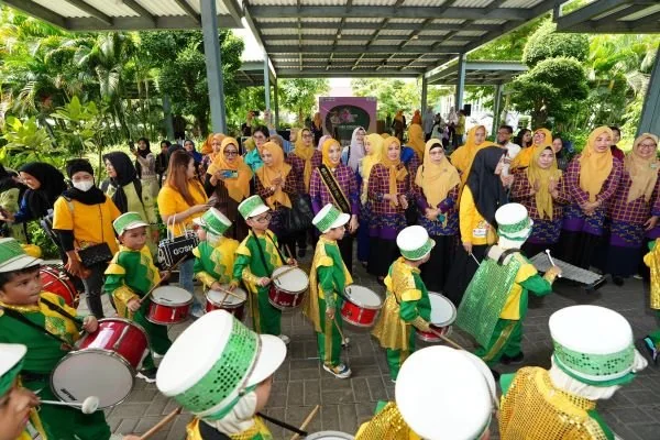 Pj Ketua TP PKK Sulsel, Sofha Marwah Bahtiar membuka pelaksanaan Gebyar PAUD 2024.
