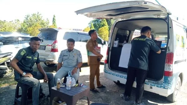Samsat Keliling saat melakukan pelayanan di Kantor Gubernur Sulbar (dok:ist)