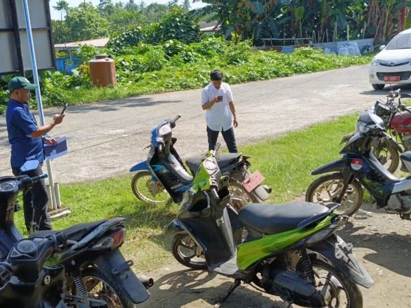 Penilaian aset kendaraan dinas Diskominfo SP Sulbar bekerja sama DJKN Sulseltrabar (Dok : ist).