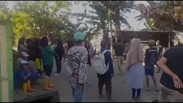Tangkapan Layar Pemulung Kota Makassar Melakukan Aksi Protes Jelang  Aturan Pilah Sampah di Kota Makassar (Dok: Ist).