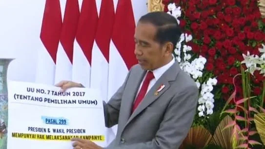 Presiden Jokowi saat memberikan klarifikasi soal UU Pemilu dalam siaran persnya melalui kanal youtube Sekretariat Presiden.