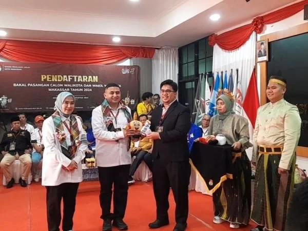 Pasangan Calon Kepala Daerah Appi-Aliyah saat mendaftar di KPU Makassar (Dok: Ist)