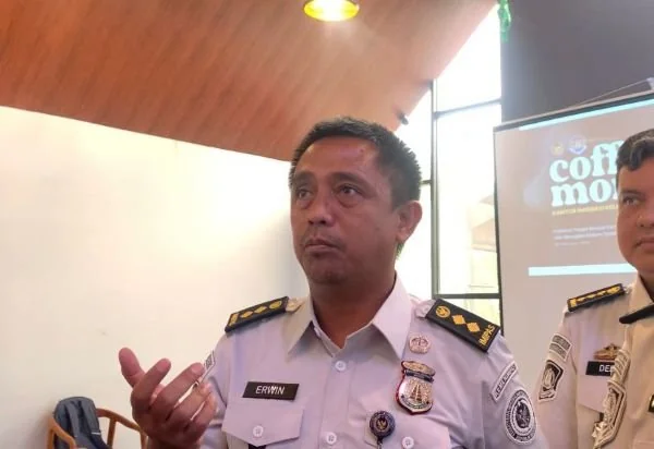 Kepala Bidang Intelijen dan Penindakan Keimigrasian Kantor Imigrasi Kelas I Khusus TPI Makassar,  Erwin Hendrawinata (dok. Syamsi/KabarMakassar)