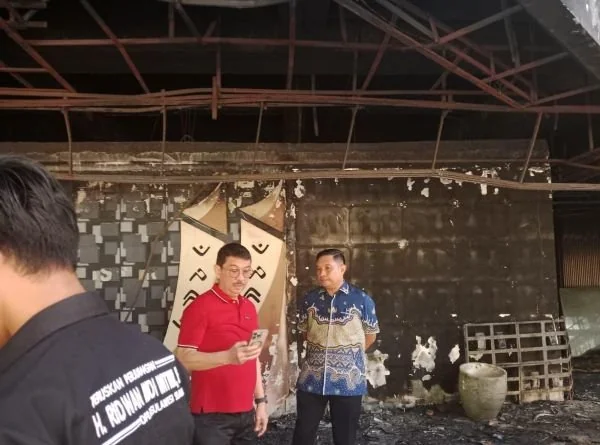 Anggota Komisi XII DPR RI, Ridwan Andi Wittiri (ARW), saat Meninjau Gedung DPRD Kota Makassar Bersama Sementara itu, Sekretaris DPRD (Sekwan) Kota Makassar, Andi Rahmat Mappatoba (Dok: Ist).