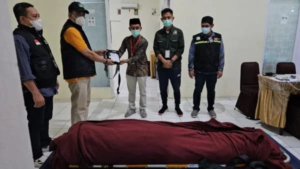 Jemaah haji kloter 11 Embarkasi Makassar wafat di pesawat (Dok : Ist).