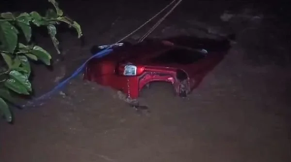 Mobil mini bus yang terjun ke sungai di Kabupaten Gowa (Dok:Ist)