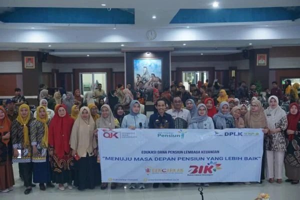 Pemerintah Kabupaten Jeneponto melalui Badan Kepegawaian dan Pengembangan Sumber Daya Manusia (BKPSDM) bersama pihak Bank Sulselbar saat menggelar sosialisasi Program Pensiun Iuran bagi PPPK Formasi 2024 (Dok : Ist).