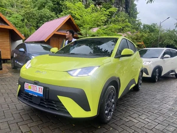 BYD Atto 1 tampilkan desain elegan dan trendi serta performa tangguh di sepanjang perjalanan Kota Makassar hingga Rammang-Rammang, Kabupaten Maros (Dok: Nofi KabarMakassar)