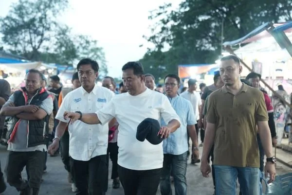 PJ Sekda Dampingi PJ Gubernur Tinjau Lahan Lokasi Pembangunan Stadion di Gor Sudiang, Minggu (12/5).