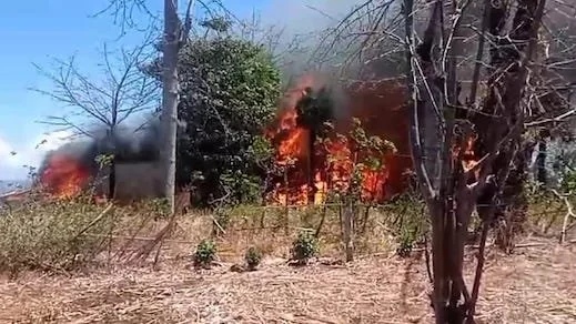 Peristiwa kebakaran yang menghanguskan 4 rumah warga di Lingkungan Tonrokassi Barat RK 2, Kecamatan Tamalatea, Kabupaten Jeneponto, Sulawesi Selatan (foto/ tangkapan layar).