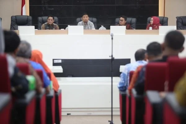 Pjs Wali Kota Makassar, Andi Arwin Azis dalam rakor bersama SKPD Makassar, di Balai Kota (Dok : Ist).