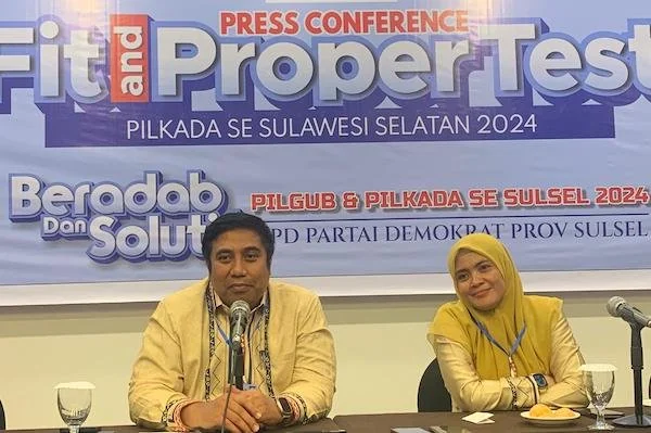 Chaidir Syam dan Suhartina Bohari setelah fit and proper test dipartai Demokrat, Senin (27/5). (Foto : Andi Yusril Natsir).