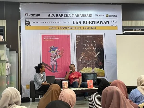 Nonton Bareng Eka Kurniawan di Gramedia Makassar (Dok : Dinoi KabarMakassar).