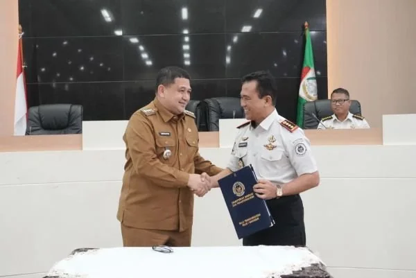 Penandatanganan nota kesepahaman (MoU) antara Wali Kota Makassar, Munafri Arifuddin, dan Kepala Balai Pemasyarakatan (Bapas) Kelas I Makassar, Surianto (Dok: Ist).