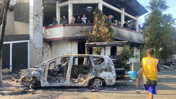 Kondisi Kantor DPRD Makassar usai dibakar massa (Dok: Atri KabarMakassar).