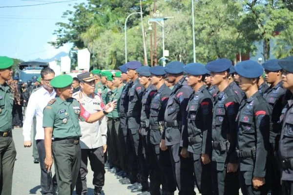 Personil yang disiapkan untuk pengamanan Wakil Presiden di Mamuju.