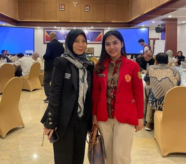 Ketua AMSI Sulsel Hajriana Ashadi dan Ketua PMKRI Cabang Makassar Dawita Rama