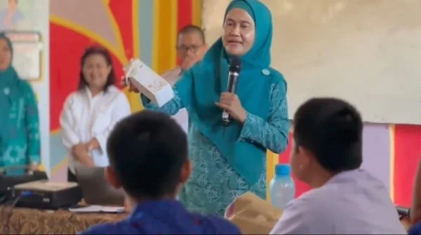 Penjabat Ketua TP PKK Provinsi Sulsel, Ninuk Triyanti Zudan di SMA Negeri 14 Makassar (Dok: Int)