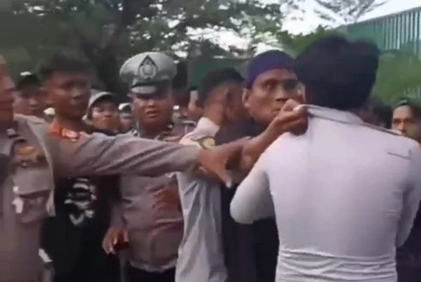 Tangkapan Layar Jukir Melakukan Penganiayaan Terhadap Petugas Dishub, (Dok: Ist).
