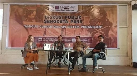 Lembaga Bantuan Hukum (LBH) Pers Jakarta memasukkan Amicus Curiae sebagai opini kepada majelis hakim PN Makassar, Sulawesi Selatan terkait gugatan media saat diskusi publik sengketa pers. Dok IST