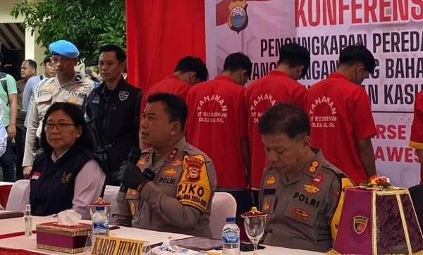 Kapolda Sulsel, Irjen Pol Yudhiawan saat memberi keterangan pers (Dok: Atri KabarMakassar)