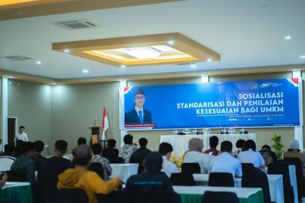 Sosialisasi Standardisasi dan Penilaian Kesesuaian bagi UMKM Kabupaten Mamuju Tengah yang dihadiri DPR RI Komisi VII bersama Badan Standardisasi Nasional (Dok : Ist).