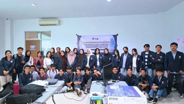 Dosen dan mahasiswa Unibos dari bidang Teknologi Informasi bersama tim Ekowisata Kopi melaksanakan program pengabdian masyarakat di Kampoeng Kopi Rumbia, Kabupaten Jeneponto (Dok : Ist).