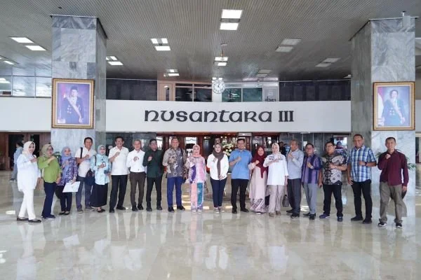 Anggota DPRD Sulsel saat melakukan kunjungan ke DPR RI.