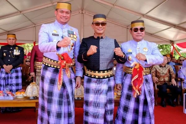 Pj Gubernur Sulsel bersama Bupati Gowa Adnan Purichta Ichsan dan Wakil Bupati Gowa, Abd Rauf Malaganni (Dok : Ist).