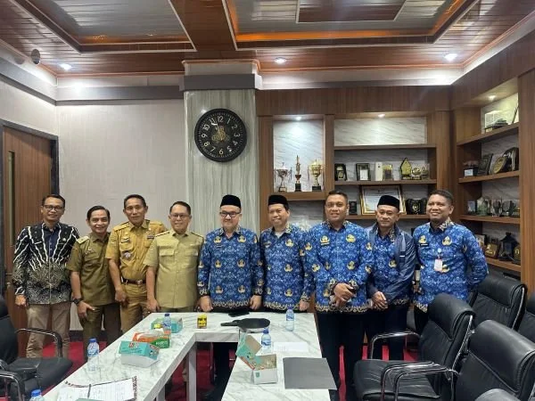 Pertemuan Pemprov Sulbar dan Sulsel mengenai persiapan penerbangan Fly Jaya Air rute Mamuju-Makassar hingga Bone Sulsel. (Dok: Ist)