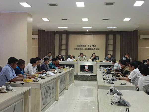 Rapat Dengar Pendapat Komisi A DPRD Kota Makassar Bersama Warga, PTSP dan Dinas  Tata Ruang, (Dok: Sinta KabarMakassar)