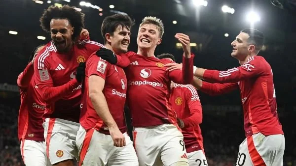 Manchester United (Dok : Int).