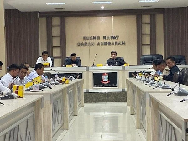 Anggota DPRD Makassar menggelar rapat, di ruang rapat badan anggaran kantor DPRD Makassar (Dok: Atri KabarMakassar)