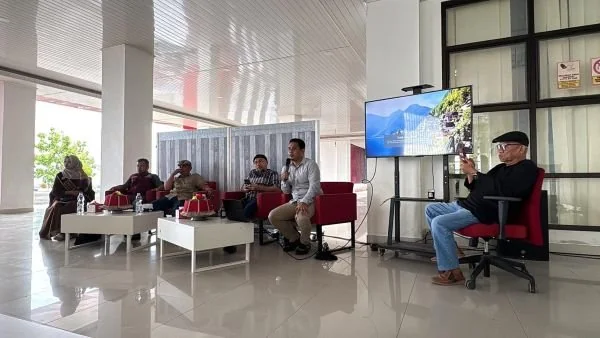 Mahasiswa, akademisi, dan pegiat literasi berkumpul dalam acara Ngopi Asik Baharuddin Lopa, Manusia Mandar Anti Korupsi (dok:ist)