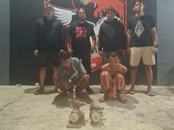 Pelaku pencurian mesin dinamo air saat diringkus polisi (Dok : Ist).