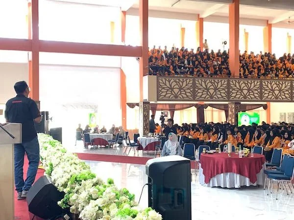 Astra Motor Sulawesi Selatan memberikan workshop personal branding di Universitas Negeri Makassar (Dok: Ist)