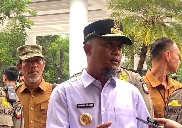 Gubernur  Sulawesi Selatan Andi Sudirman Sulaiman (dok. Syamsi/KabarMakassar)