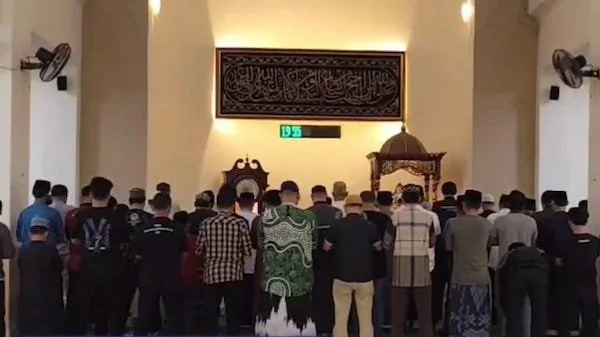 Pelaksanaan salat Tarawih jemaah Muhammadiyah di Masjid Subulussalam Al Khoory Universitas Muhammadiyah Makassar (dok. Ist)