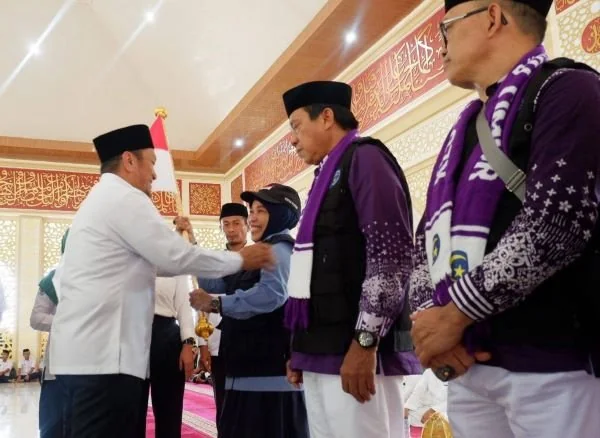 Jemaah calon haji Kabupaten Luwu Timur saat tiba di Asrama Haji Sudiang (Dok : Ist).