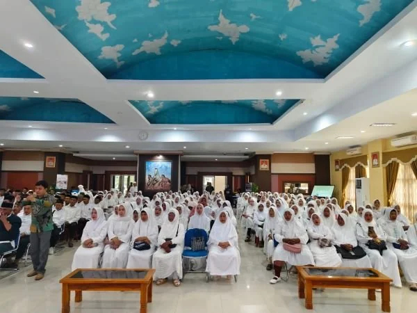 Calon Jemaah Haji (CJH) Kloter 44 saat mengikuti sosialisasi kebijakan pelayanan kesehatan di Ruang Pola Kantor Bupati Jeneponto (Dok : Ist).