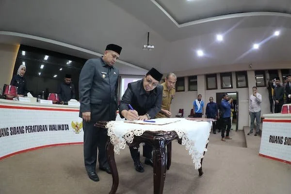 Penandatanganan Tiga Ranperda oleh Pemkot dan DPRD Kota Makassar, (Dok: Ist).
