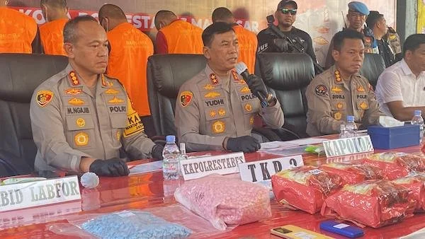 Konferensi pers pengungkapan sabu jaringan internasional (Dok: Atri KabarMakassar)