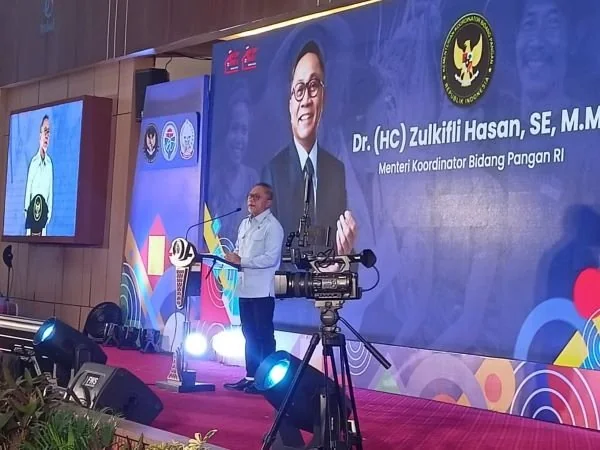Menteri Koordinator Bidang Pangan, Zulkifli Hasan saat Memberikan Sambutan Seminar KDKMP di Sulsel (Dok: Ist).