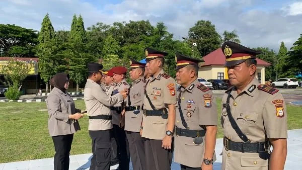 Kapolres Jeneponto, AKBP Widi Setiawan saat melakukan Sertijab dengan sejumlah PJU Polres Jeneponto (Dok : Ist).