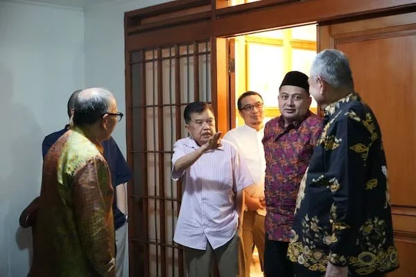 Wali Kota Makassar Munafri Arifuddin saat Sowan ke Wakil Presiden RI ke-10 dan ke-12, Jusuf Kalla (Dok: Ist).