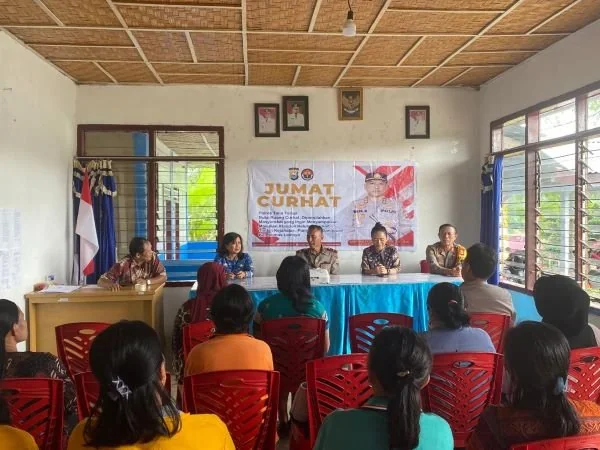 Polres Tana Toraja gelar kegiatan bertajuk Jumat Curhat di kantor Kelurahan Tarongko Kecamatan Makale kabupaten Tana Toraja. Jumat, (26/4).