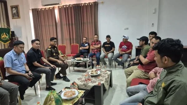 Pertemuan silaturahmi bersama awak media di Aula Kantor Kejari Jeneponto. (Dok: Ist)