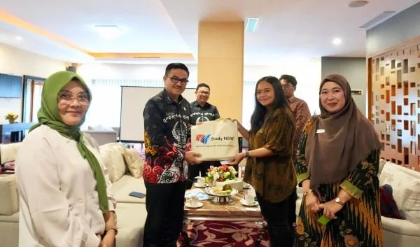 Sekprov Sulsel, Jufri Rahman ketika menerima kunjungan perwakilan NSW Government (Dok: Ist).